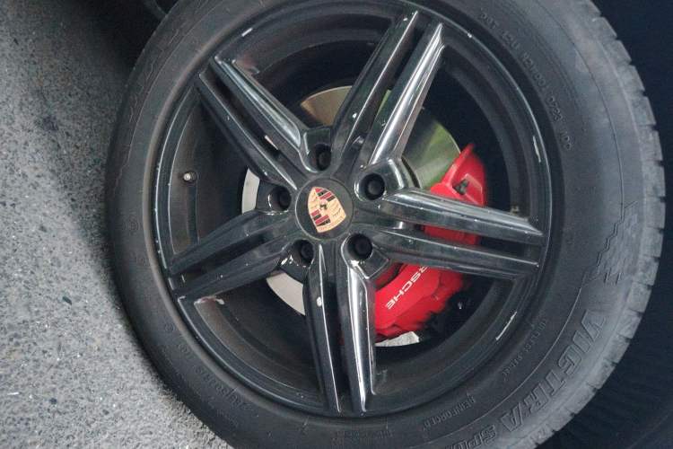 Used Porsche Cayenne 2011 Cayenne 3.0T Right Front Wheel Hub