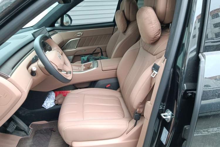 Used ONVO Luxeed L90 2025 Model—Ultra Six-Seater Version Left Front Seat