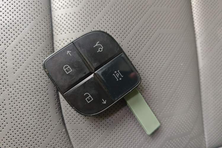 Used Lynk & Co 08 EM-P 2023 220km All-Wheel-Drive Performance Halo Vehicle Key