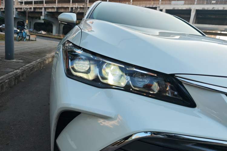 Used Toyota Avalon 2019 Dual-Engine 2.5L Luxury Edition China VI Standard Right Front Headlight