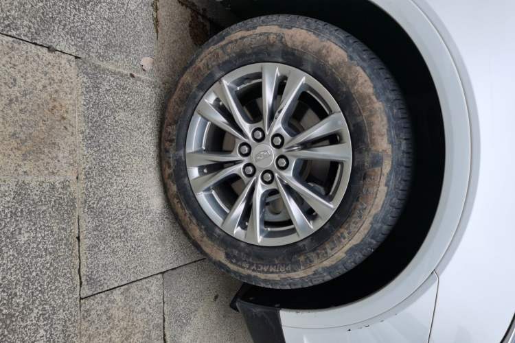 Used Cadillac XT5 2020 28T Luxury Version Right Front Wheel Hub