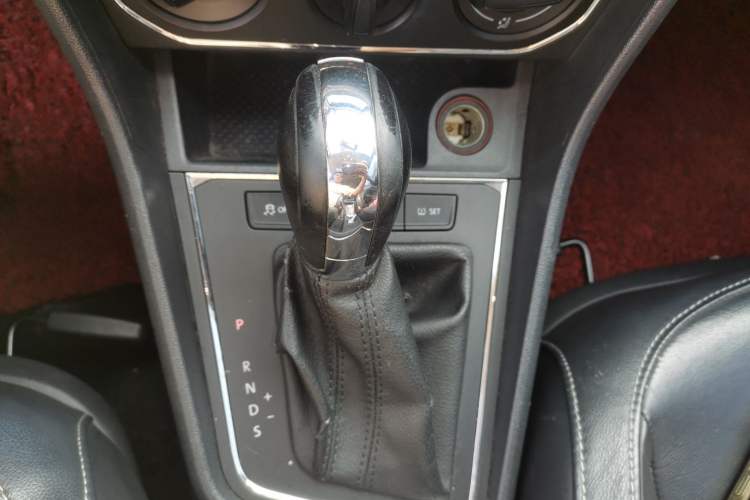 Used Volkswagen Lavida 2015 1.6L Automatic Comfort Edition
