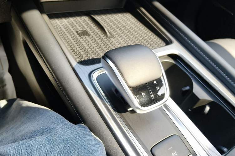 Used Chery Fengyun A8 2024 127 Yufeng Edition Gear Lever