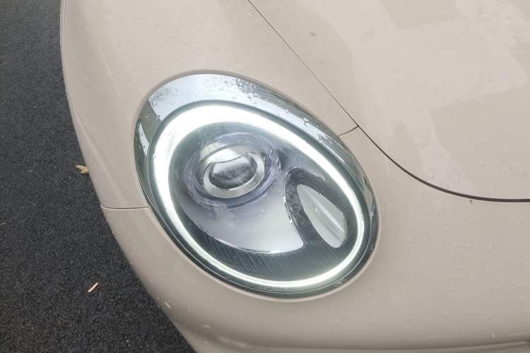 Used ORA Good Cat 2022 Morandi Edition 400km Standard Range Premium Version Lithium Iron Phosphate Right Front Headlight