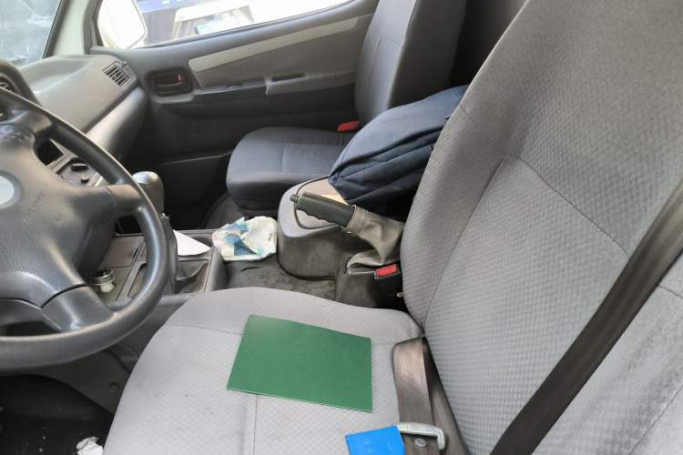 Used Jinbei Hiace 2016 2.0L Express Series Standard Version V19