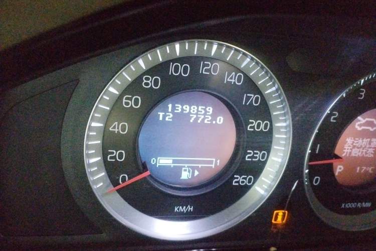 Used Volvo S80L 2010 2.5T ZhiZun Edition Odometer Close Up