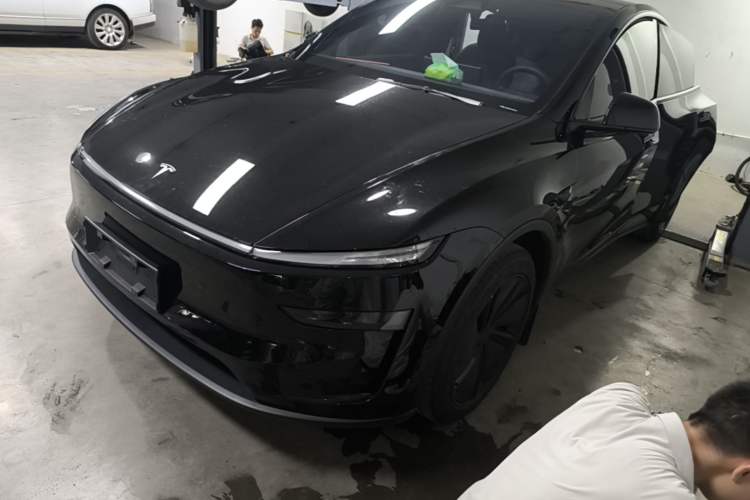 Tesla Model Y 2026 Rear-Drive Model с пробегом