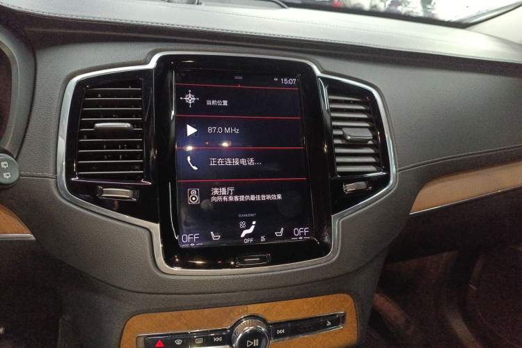 Used Volvo XC90 2018 T6 Prestige 7-Seater Audio And AC Panel