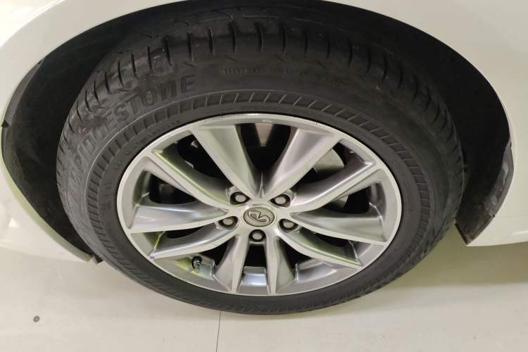 Used Infiniti Q50L 2022 2.0T Comfort Edition Left Front Wheel Hub