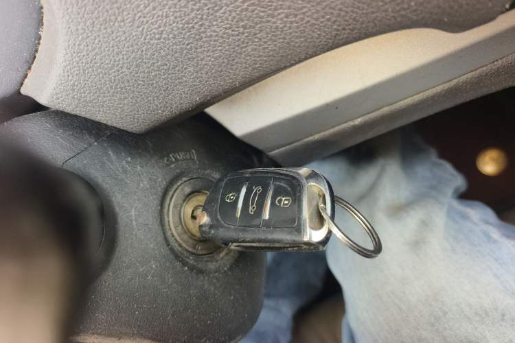 Used Honda CR-V 2012 2.0L two-wheel drive urban version
