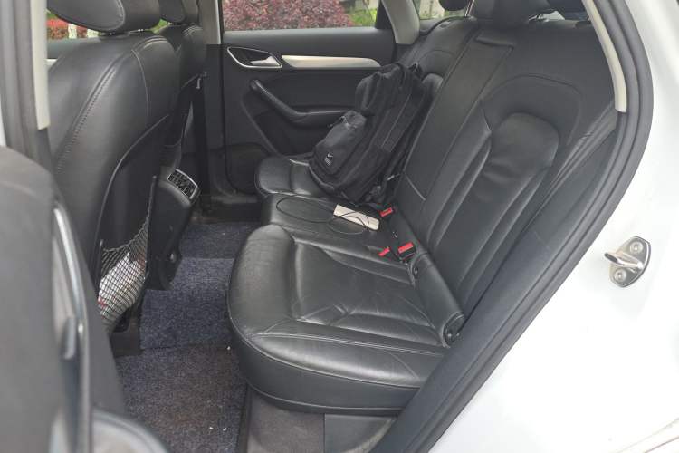 Used Audi Q3 2015 35 TFSI quattro Comfort model Left Rear Seat