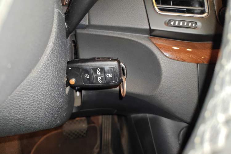 Used Volkswagen Sharan 2015 1.8TSI Comfort Model
