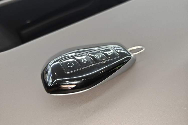 Used Denza Z9 2024 1100 km All-Wheel-Drive Ultra Version
