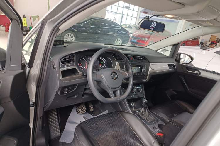 Used Volkswagen Touran 2016 Touran L 280TSI DSG Style Edition Center Console