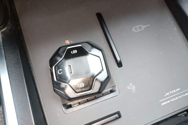 Used JETOUR Traveler 2023 1.5T Two-Wheel Drive Discovery PRO Interior 1