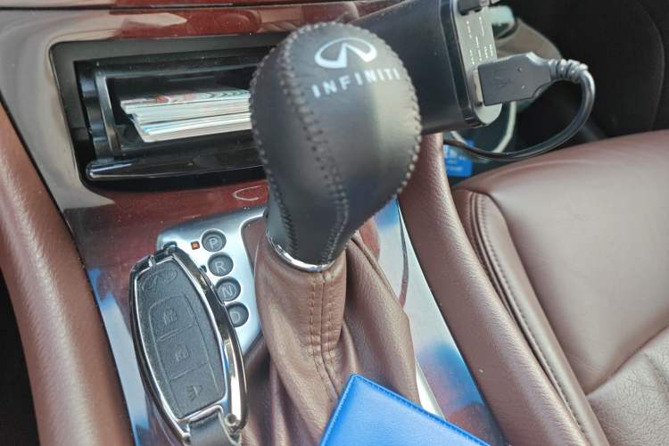 Used Infiniti QX50 2013 2.5L Two-Wheel-Drive Elegant Edition Gear Lever