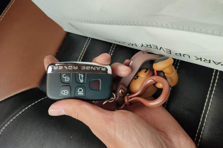 Used Soueast DX7 2017 1.5T Automatic White Rider Trim Vehicle Key