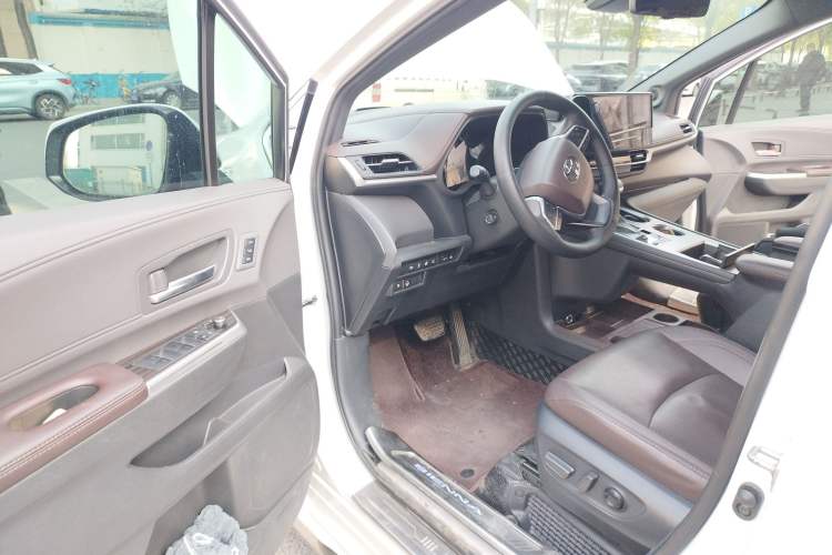 Used Toyota SIENNA 2021 2.5L Hybrid Platinum Edition
