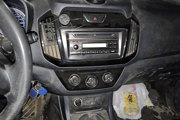 Used Isuzu JLM 2018 2.8T Classic Edition Two-Wheel Drive Luxury Version JE493ZLQ5F Audio And AC Panel