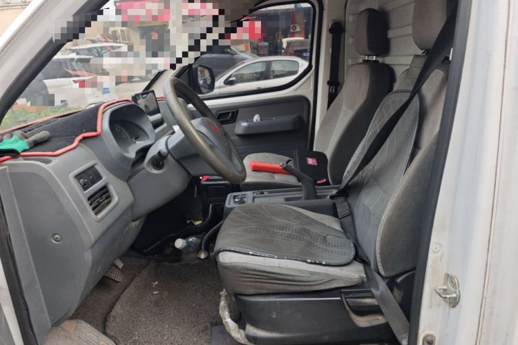 Used Wuling Yangguang 2024 300km Range Practical Window-Sealed Version 60kW
