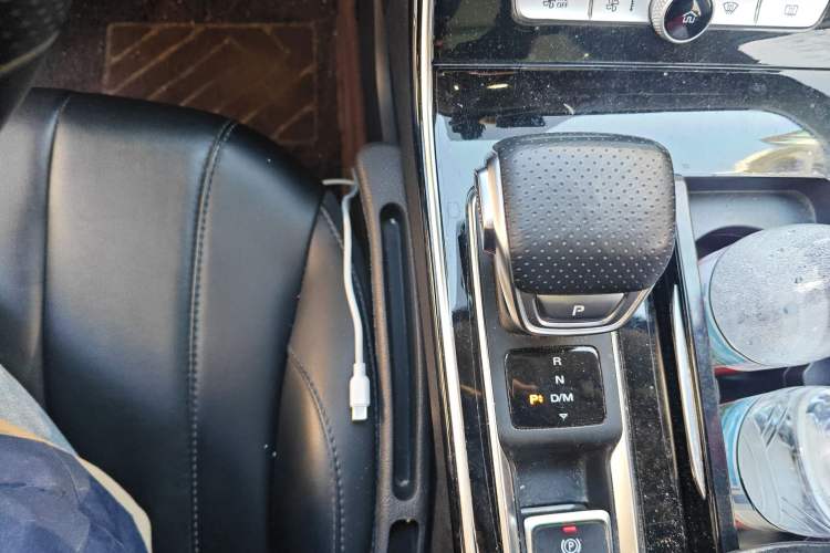 Used Roewe RX5 MAX 2021 Supreme Series 300TGI Automatic Smart Cabin Edition Gear Lever