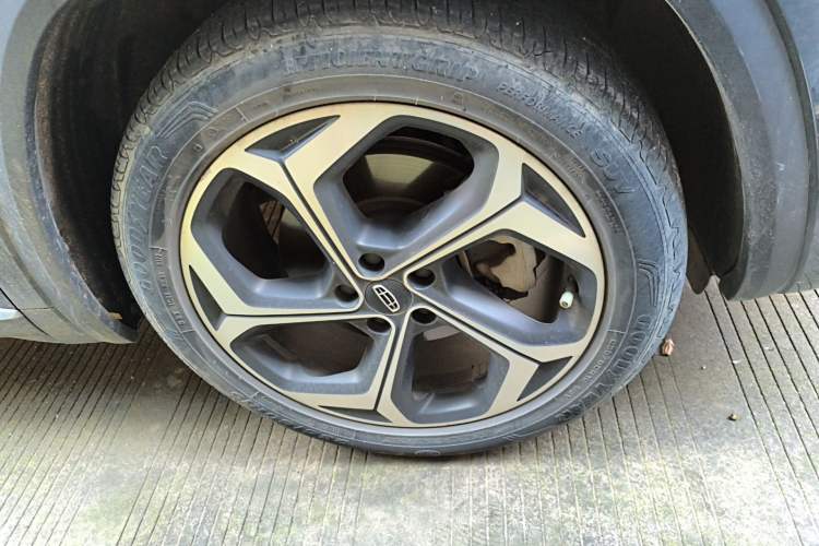 Used Geely Auto Monjaro L 2021 2.0TD DCT EVO Two-Wheel Drive Prestige Version Right Front Wheel Hub