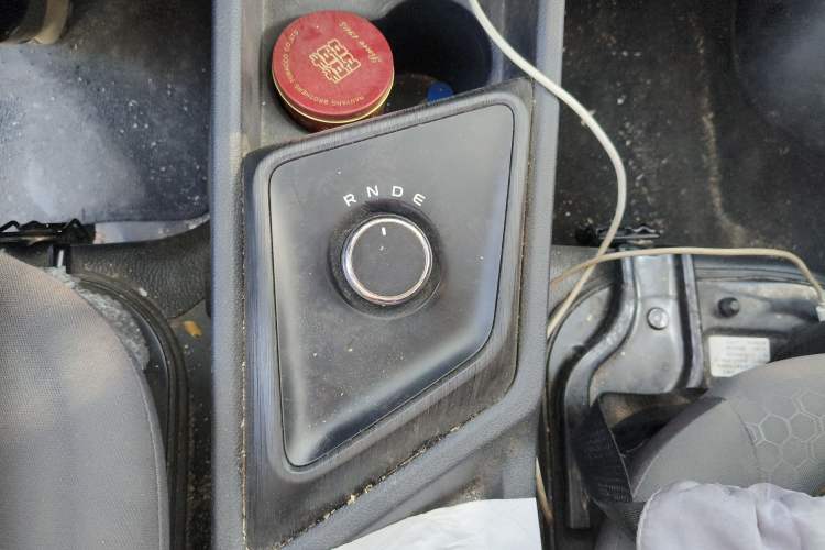 Used Chana Ruixing EM80 2025 Passenger Version Comfort Edition 6-Seater 300 km Dual-Swing Doors