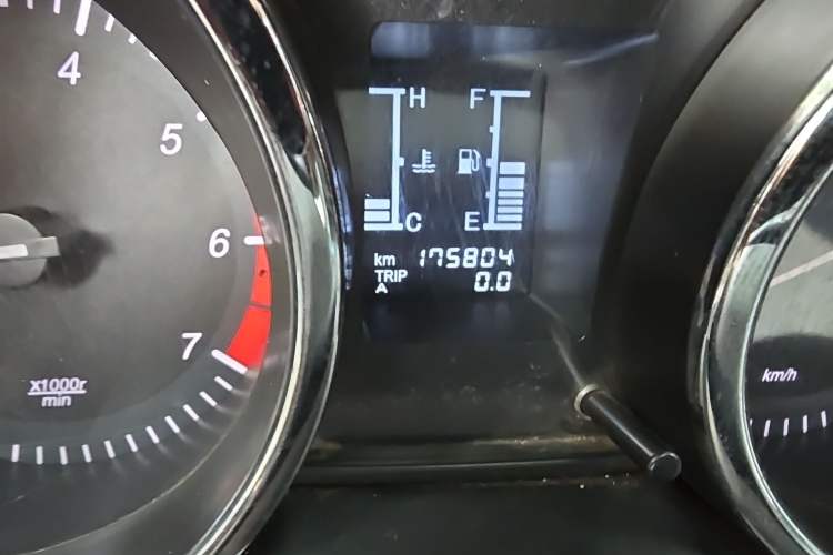 Used HYOSOW S2 2014 1.5L Manual Comfort Version China IV Emission Standard Odometer Close Up