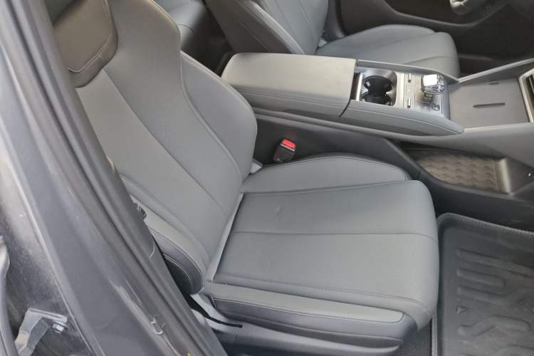 Used BYD Qin L 2025 DM-i Smart Drive 120KM Leading Model
