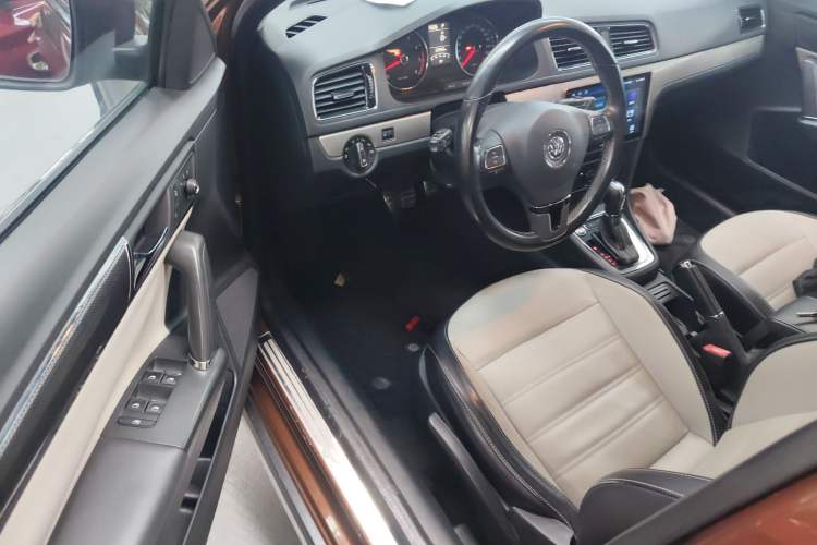 Used Volkswagen Cross Lavida 2014 1.4TSI DSG