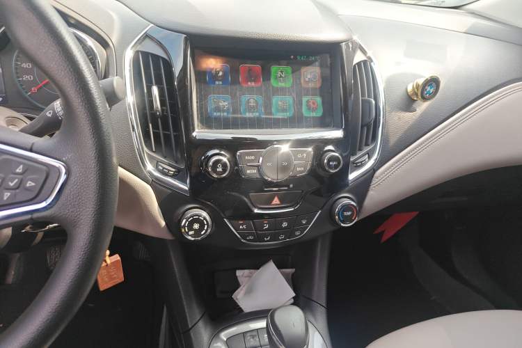 Used Chevrolet Cruze 2015 1.5L Automatic Luxury Edition Audio And AC Panel