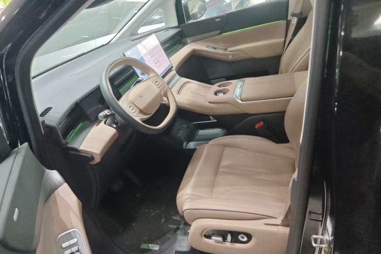Used XPeng X9 2025 740 Ultra-Long Range Max Left Front Seat