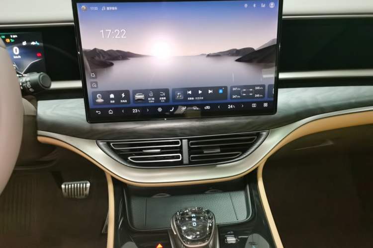 Used Denza D9 2023 DM-i 965 Luxury Model