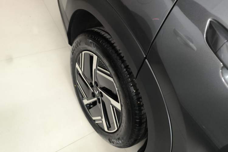 Used Wuling Xingguang S 2024 510 km Flagship Version Right Rear Wheel Hub