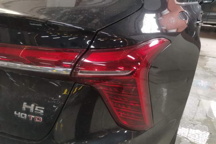 Used Hongqi H5 2025 2.0T Automatic Flag Edition – 500 000 Units Commemorative Version