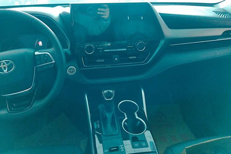 Used Toyota Highlander 2023 2.5L Smart Electric Hybrid Dual-Engine Four-Wheel Drive Prestige Version – 7 Seats Audio And AC Panel