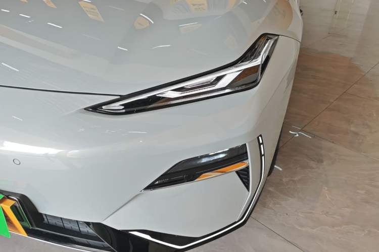 Used Geely Galaxy E8 2025 700 km Long-Range Intelligent Driving Version
