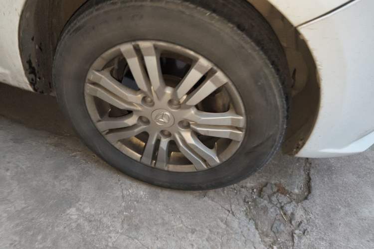 Used FAW Yingzhi 737 2015 1.5L Manual Deluxe Navigation Version Right Front Wheel Hub