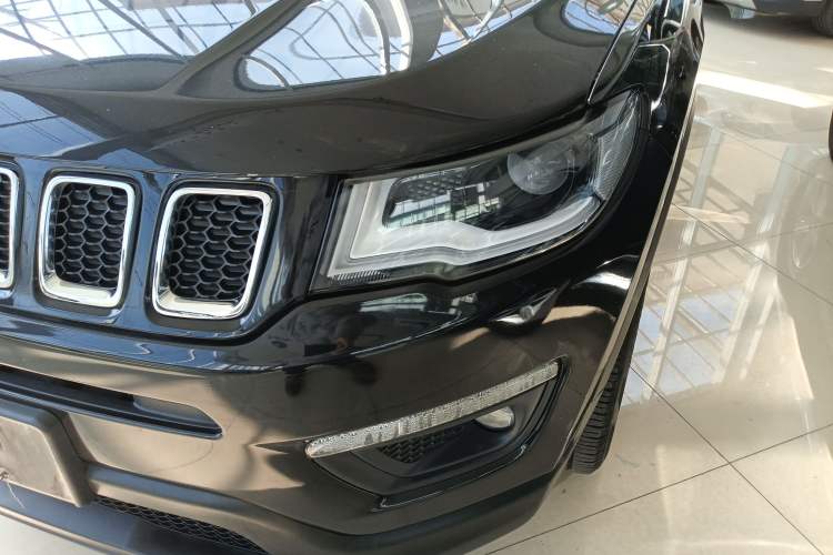 Used Jeep Compass 2017 200T Automatic Family Edition
