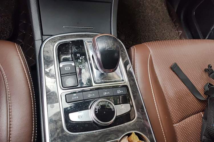 Used BYD Tang New Energy 2015 2.0T Four-Wheel Drive Luxury Model