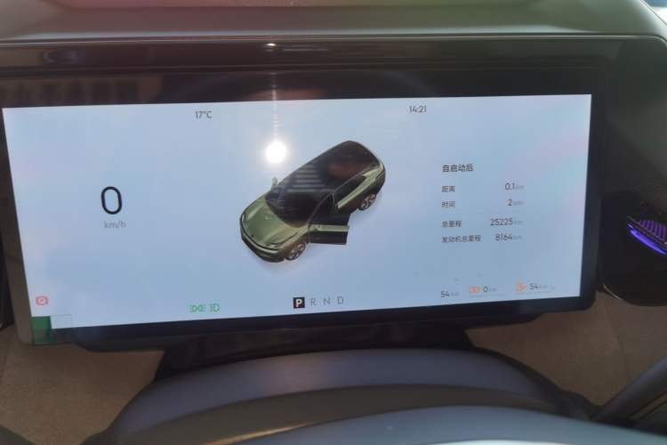 Used Lynk & Co 08 EM-P 2025 220 km All-Wheel-Drive Performance Halo
