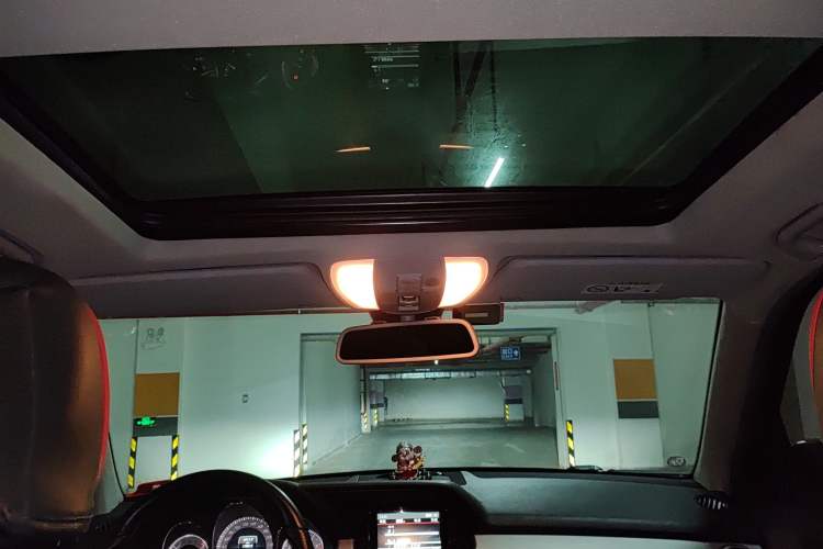 Used Mercedes-Benz GLK-Class 2013 GLK 300 4MATIC Dynamic Sunroof Model