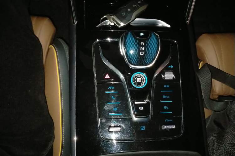 Used BYD Tang New Energy 2021 DM-i 112KM Prestige Model Gear Lever
