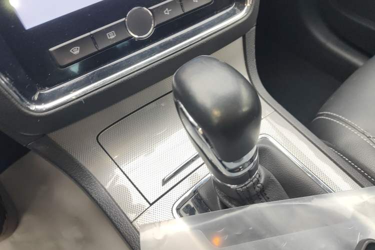 Used Roewe RX5 2019 20T Two-Wheel Drive Automatic Ali Smart Connectivity Platinum Edition Gear Lever