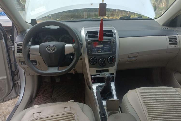 Used Toyota Corolla 2011 1.6L Manual GL Center Console