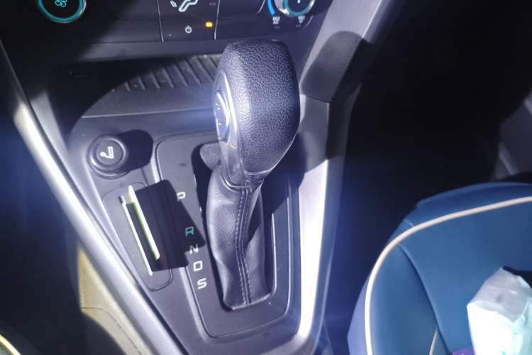 Used Ford Focus 2015 Hatchback 1.6L Automatic Comfort Model Gear Lever