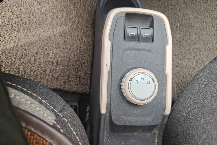 Used Chery QQ Ice Cream 2022 170km Sundae Phosphate Lithium-Ion