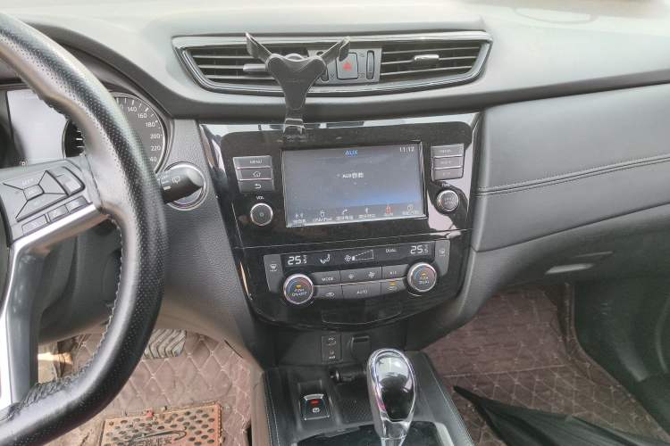 Used Nissan X-Trail 2017 2.5L CVT Leading Edition 4WD