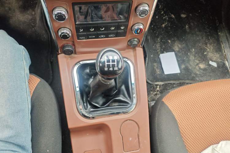 Used JDMC T5 2016 2.2L Two-Wheel Drive Comfort Edition China V Emission Standard Facelifted with Extended Wheelbase – V22
