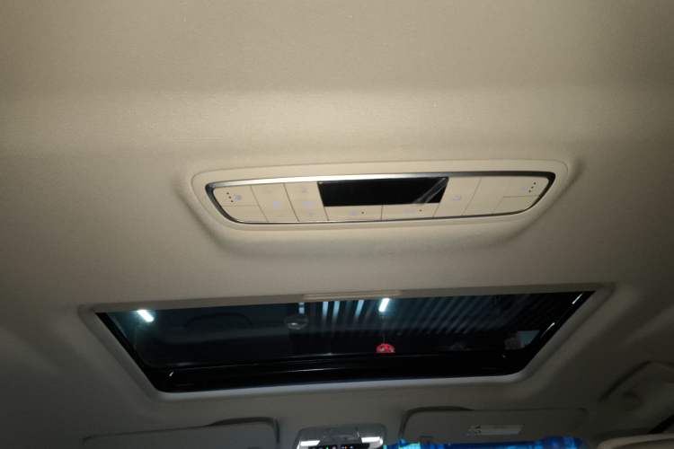 Used Buick GL8 2023 ES Lu Zun Deluxe Model Headliner